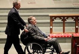 Após infecção sanguínea, ex-presidente dos EUA George H.W. Bush deixa UTI