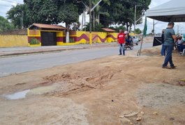 Sem receber rateio do Fundeb, professores de Rio Largo protestam contra prefeito Gilberto Gonçalves