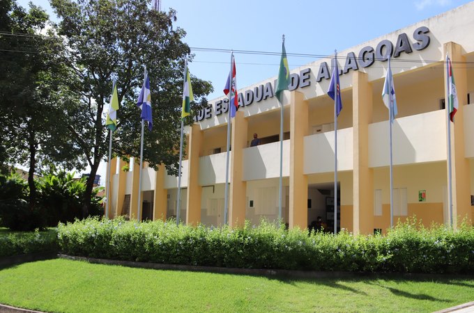 Uneal abre seleção para portadores de diploma com ingresso em 2026