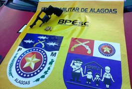 Aluno de 14 anos é detido com revólver dentro de escola