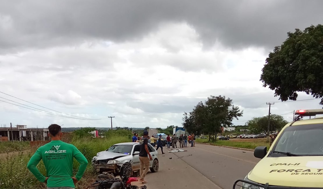 Grave acidente entre carro e moto deixa marchante morto no Agreste alagoano