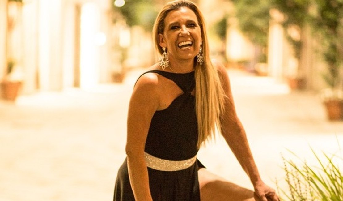 Rita Cadillac pede auxílio emergencial de R$ 600 para conseguir pagar contas