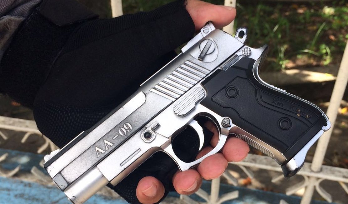 Menor é apreendido com simulacro de arma de fogo em Arapiraca