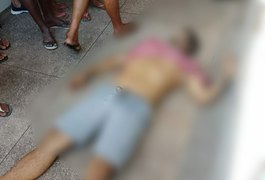 Jovem é assassinado com facada no peito no meio do Mercado Público de Palmeira