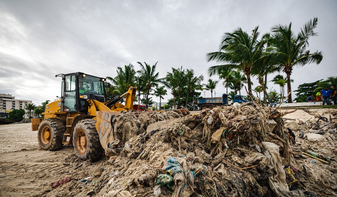 Limpeza urbana retirou mais de 120 toneladas de lixo da foz do Salgadinho, após as chuvas