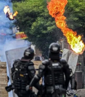 Violência em protestos resultou em 19 mortos e mais de 800 feridos na Colômbia