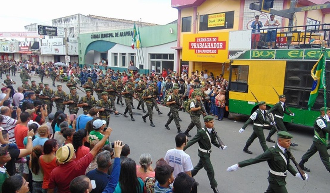 Público lota avenidas de Arapiraca para prestigiar o desfile de 7 de Setembro