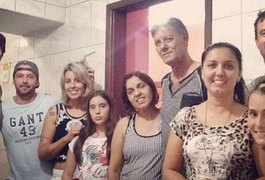 Após reatar namoro, Renan posa com namorada pela 1ª vez