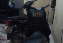 Jovens são detidos com motocicletas furtadas, no bairro Brasiliana, em Arapiraca