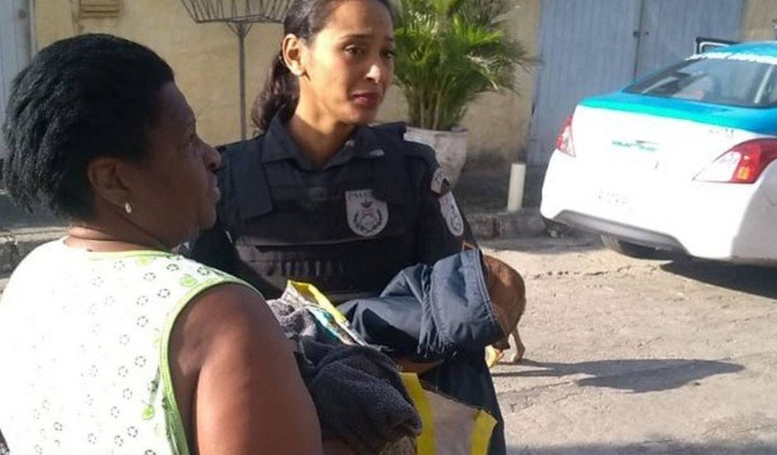 Bebê recém-nascido é encontrado embaixo de carro