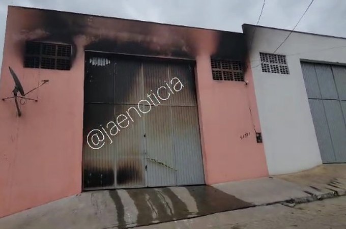 Loja de antenas parabólicas fica completamente destruída após incêndio em Arapiraca