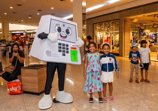 Rolê com a Pilili leva treinamento na urna eletrônica ao Maceió Shopping neste fim de semana