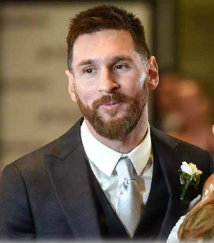 VÍDEO. Antonela Roccuzzo confunde Messi com outro jogador em campo e diverte web