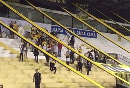 Torcedores do Criciúma provocam Chapecoense: 'ão-ão-ão, abastece o avião'