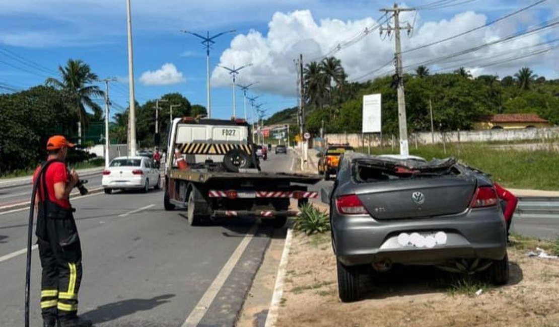 Capotamentos na Rota do Mar e no Pontal deixam feridos, em Maceió