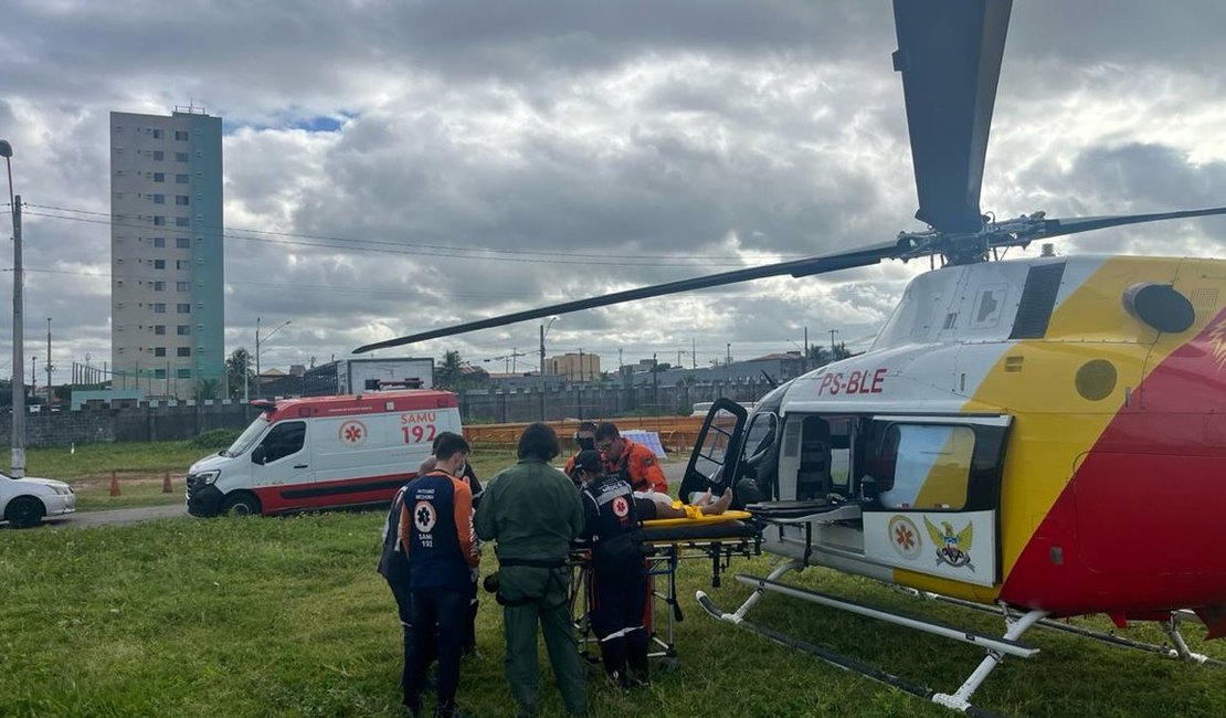 Mulher morre após passar mal e cair de jet ski na Praia do Gunga