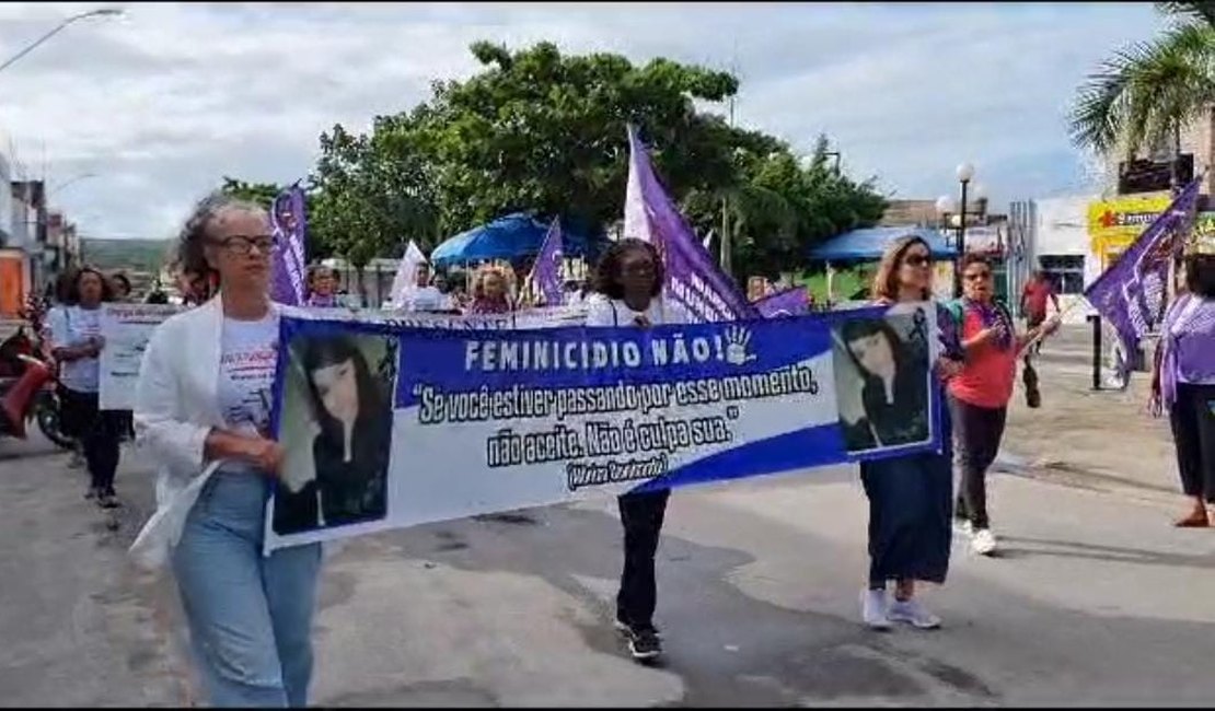 VÍDEO: Protesto refaz trajeto de Mônica Cavalcante antes de ser morta pelo marido em São José da Tapera