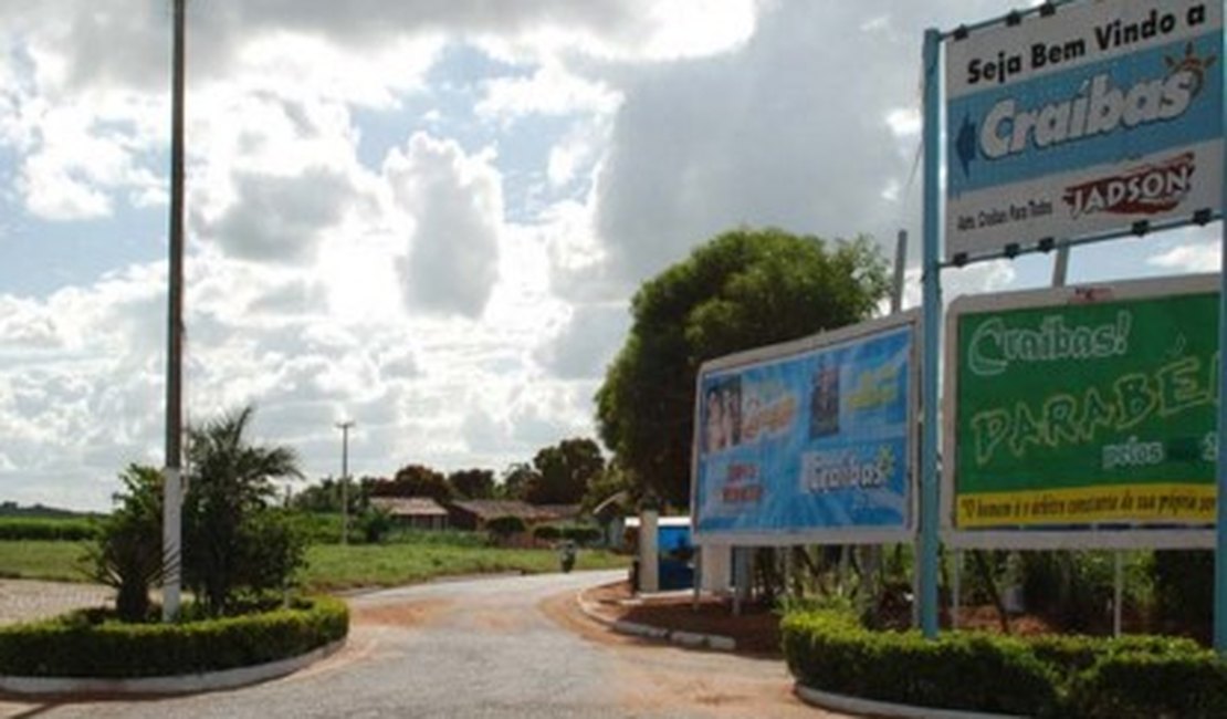 Bandidos em uma Hilux sequestram família em Fiat Uno para roubar som em Craíbas