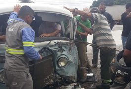 Acidente envolvendo kombi e carro deixa 5 feridos no Agreste alagoano