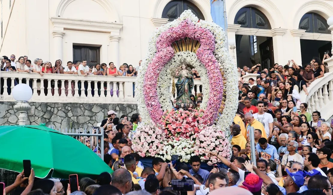 Procissão de Nossa Senhora dos Prazeres leva milhares de fiéis às ruas de Maceió