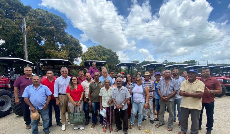 Alfredo Gaspar entrega 11 tratores para fortalecer a agricultura familiar em Alagoas, com emenda de mais de R$ 1,4 milhão