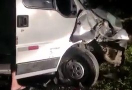 Vídeo. Motociclista morre em colisão com van, entre Piranhas e Olho D'Água do Casado