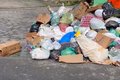 Moradores reclamam da falta de coleta de lixo na parte alta de Maceió