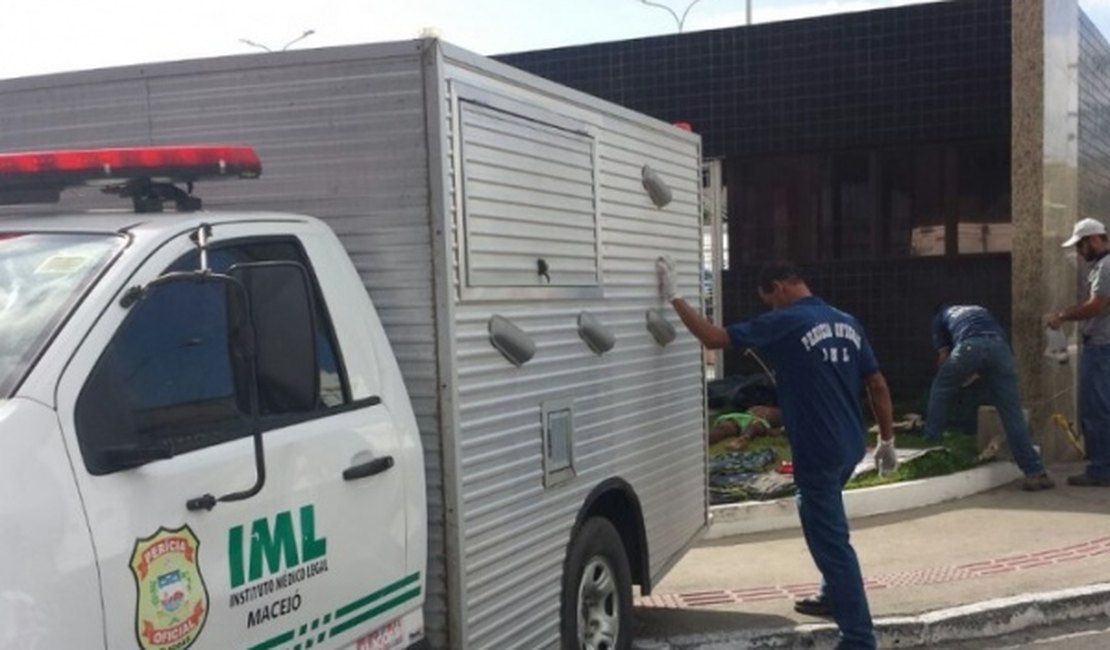 Morador de rua é assassinado a pedradas próximo à sede do Tribunal de Justiça