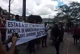 Amigos e familiares protestam contra morte de travesti em Palmeira dos Índios