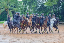 PM-AL forma 10 novos centauros no Curso de Policiamento Montado