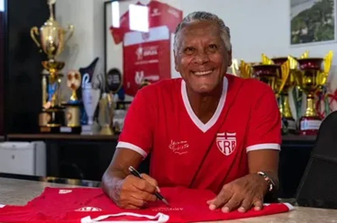 Ídolo do CRB, Joãozinho Paulista é internado, em Maceió, após sofrer AVC