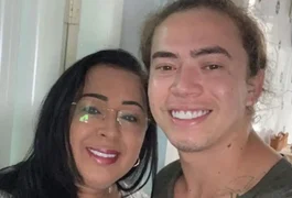Mãe de Whindersson Nunes conta como o filho e a nora estão após a morte de João Miguel