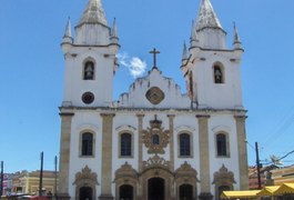 Bandidos invadem igreja histórica e furtam sacrário em Penedo, Alagoas