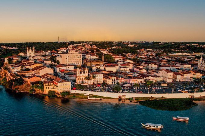 Centro Histórico de Penedo ganha iluminação que destaca casario colonial