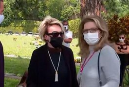 Abatida, Ana Maria Braga dá último adeus a Tom Veiga, em SP