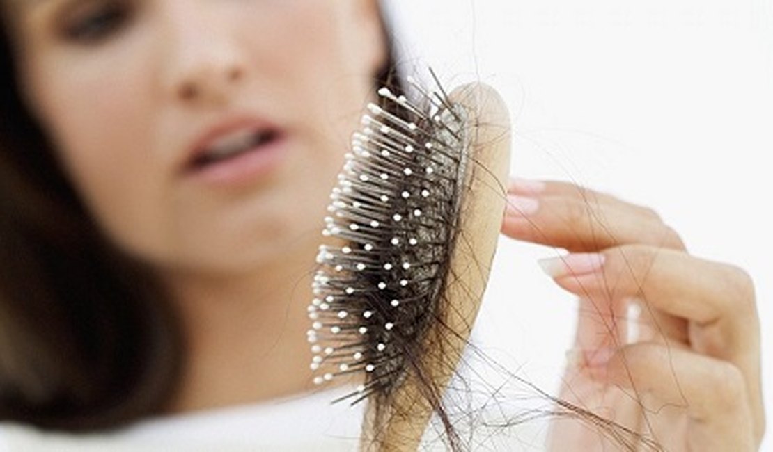 Especialistas investigam queda de cabelo severa em mulheres que tiveram Covid