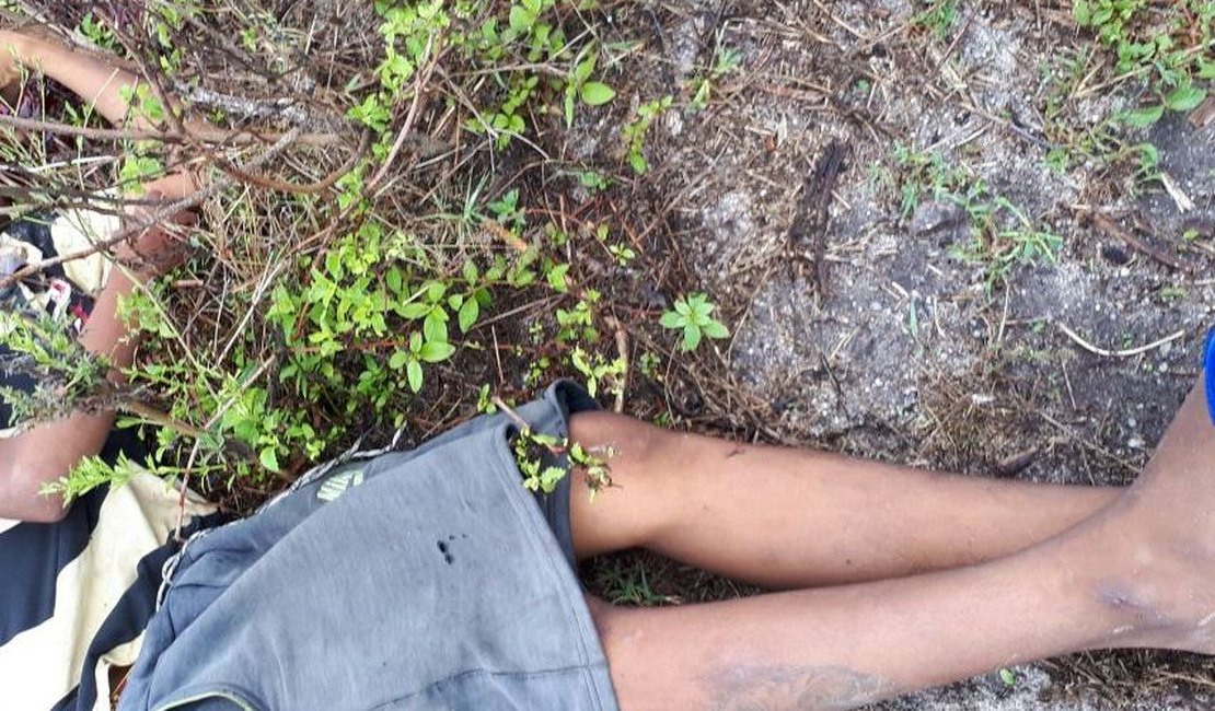 Populares encontram corpo de jovem próximo ao Lago da Perucaba, em Arapiraca