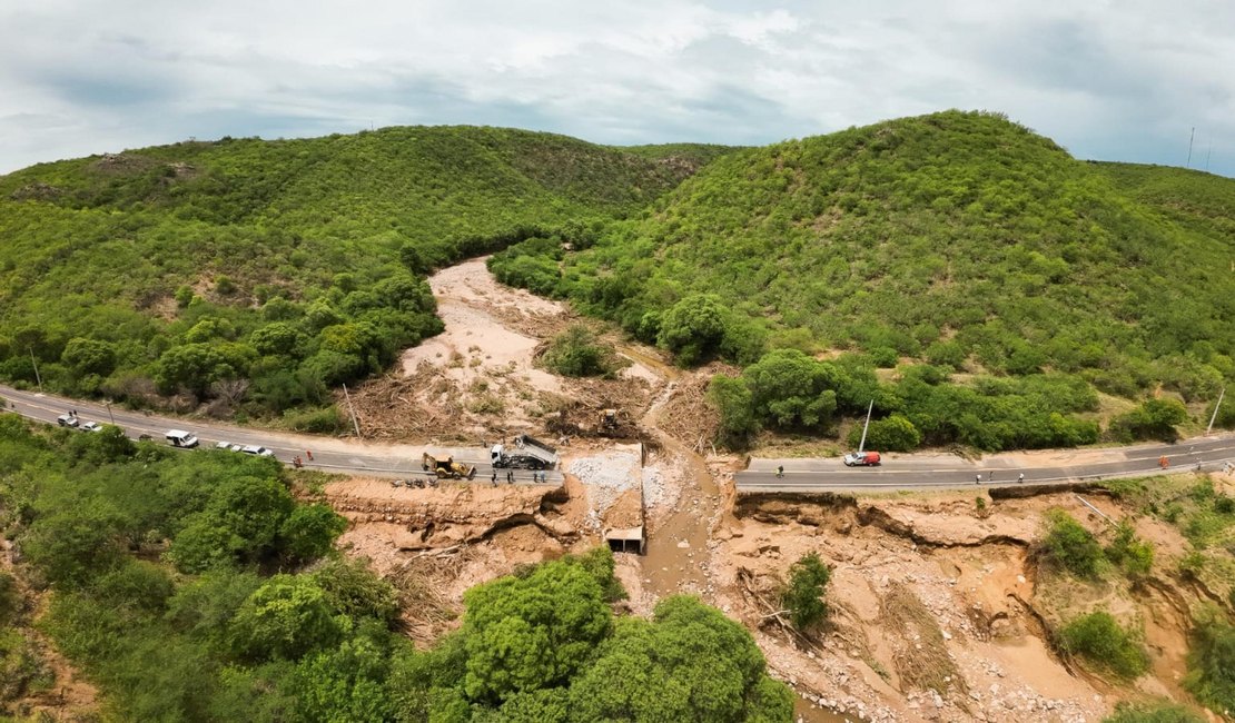 Força-tarefa promete liberar Centro Histórico e AL-225, em Piranhas, até sexta-feira