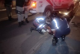 Homem fere mulher com golpes de arma branca, foge, mas é pego por populares e espancado, em Arapiraca