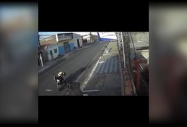 Vídeo. Arapiraquense faz apelo para recuperar celular perdido que foi encontrado por motociclista