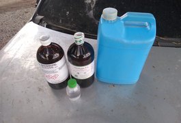 Vídeo. Polícia prende homem e destrói laboratório de fabricação de loló em Arapiraca