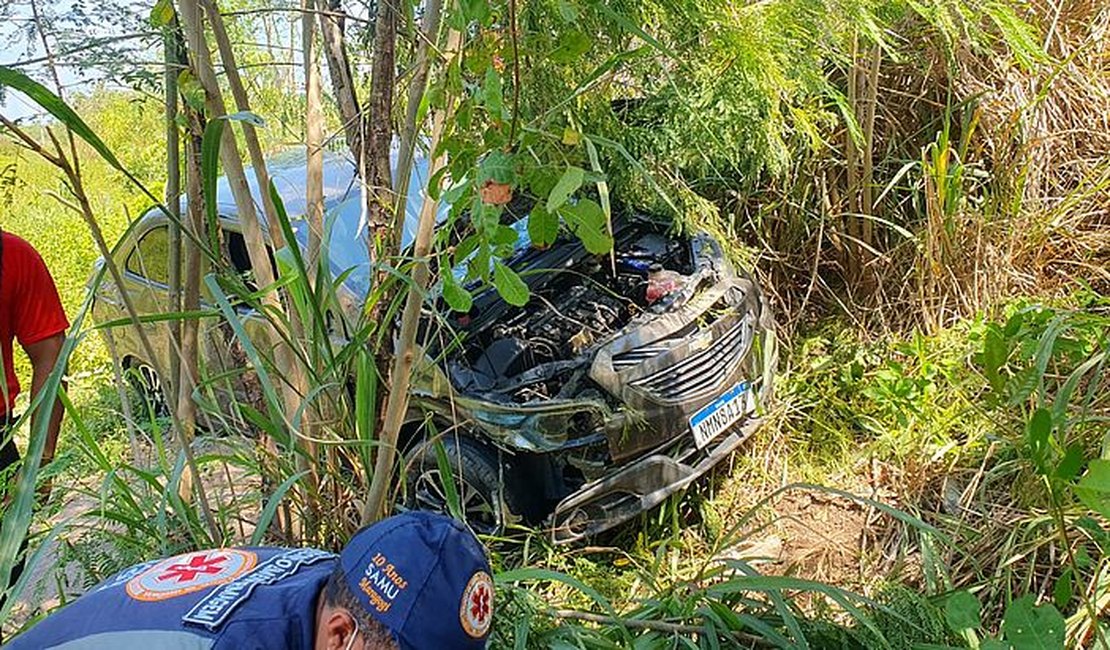 Motorista Perde Controle De Carro Sai Da Pista E Fica Ferido Na Al 101 Já é Notícia 