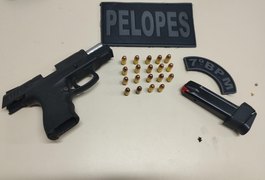 PM apreende pistolas e prende 2 pessoas durante ações em municípios alagoanos