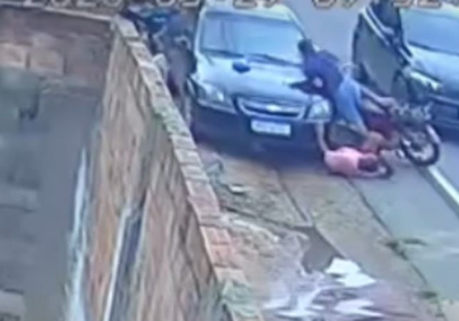 VÍDEO: Câmera flagra acidente após motociclista invadir contramão na AL-115, em Lagoa da Canoa