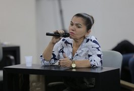 Ângela Garrote culpa deputado falecido de envolvê-la em homicídio durante júri