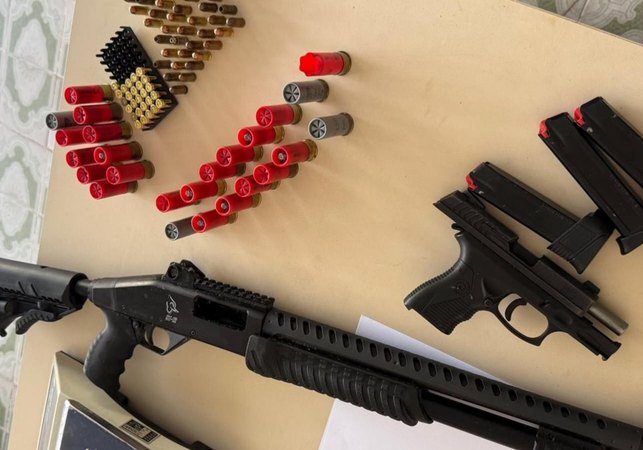 Operação da PM apreende cinco armas de fogo, centenas de munições e drogas em Alagoas