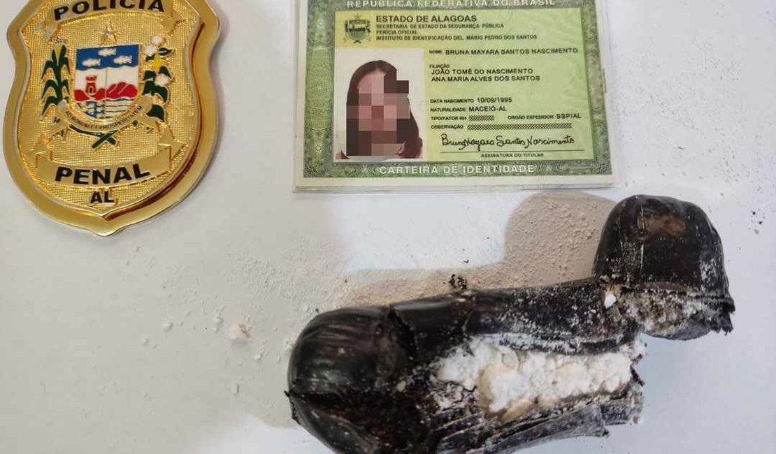 Mulher é presa ao ser flagrada tentando entrar com maconha e cocaína no Presídio de Maceió