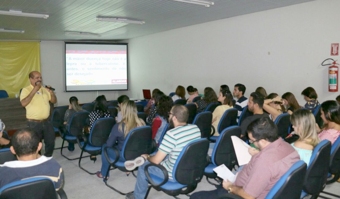 Sesau reúne especialistas de 25 municípios em seminário sobre hanseníase