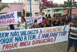 Professores de Traipu realizam protesto por salários atrasados