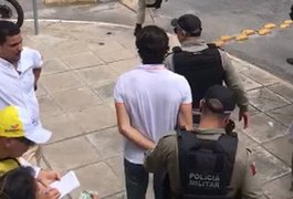 Homem é preso ao tentar roubar corrente de ouro de idoso, em Maceió